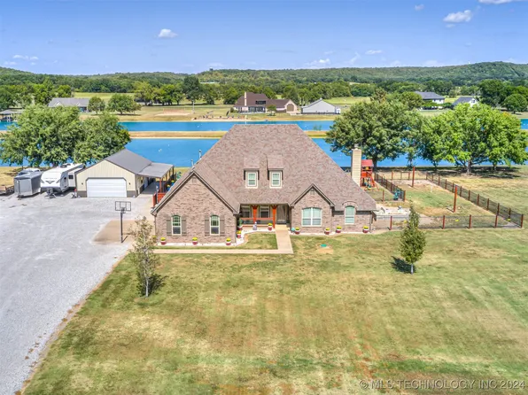 5715 Lake Dr, Mounds, OK 74047