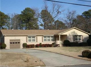 652 Kings Grant Rd, Virginia Beach, VA 23452