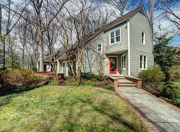 2nd image of 1206 Essex Ave