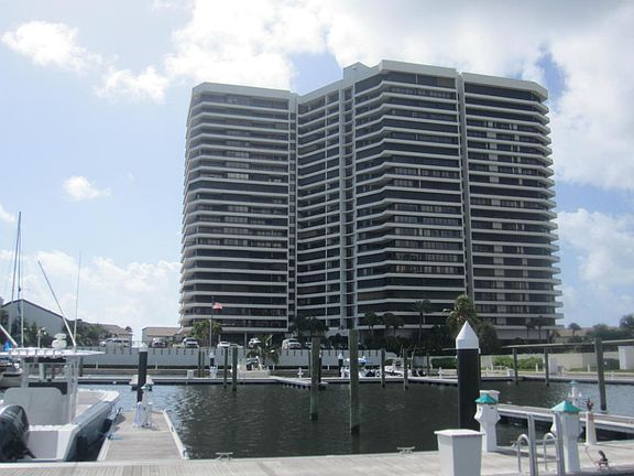 3rd image of 100 Lakeshore Dr APT 1754