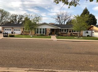 1002 Maple St, Dimmitt, TX 79027