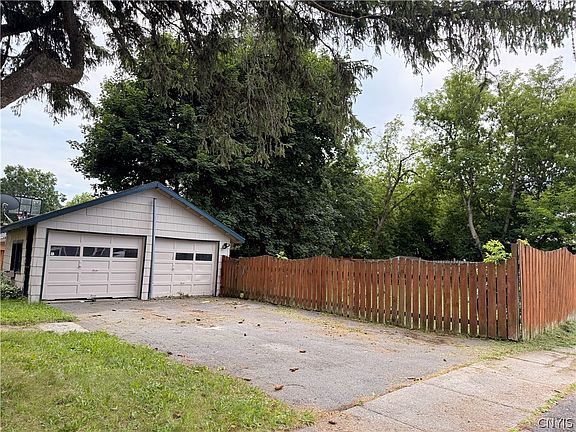 5th image of 139 Monroe Ave