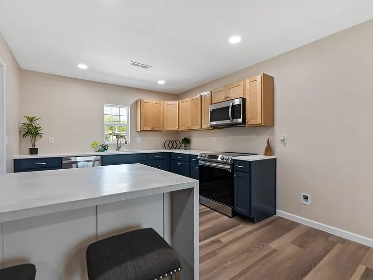 821 N Clara St — Photo 11