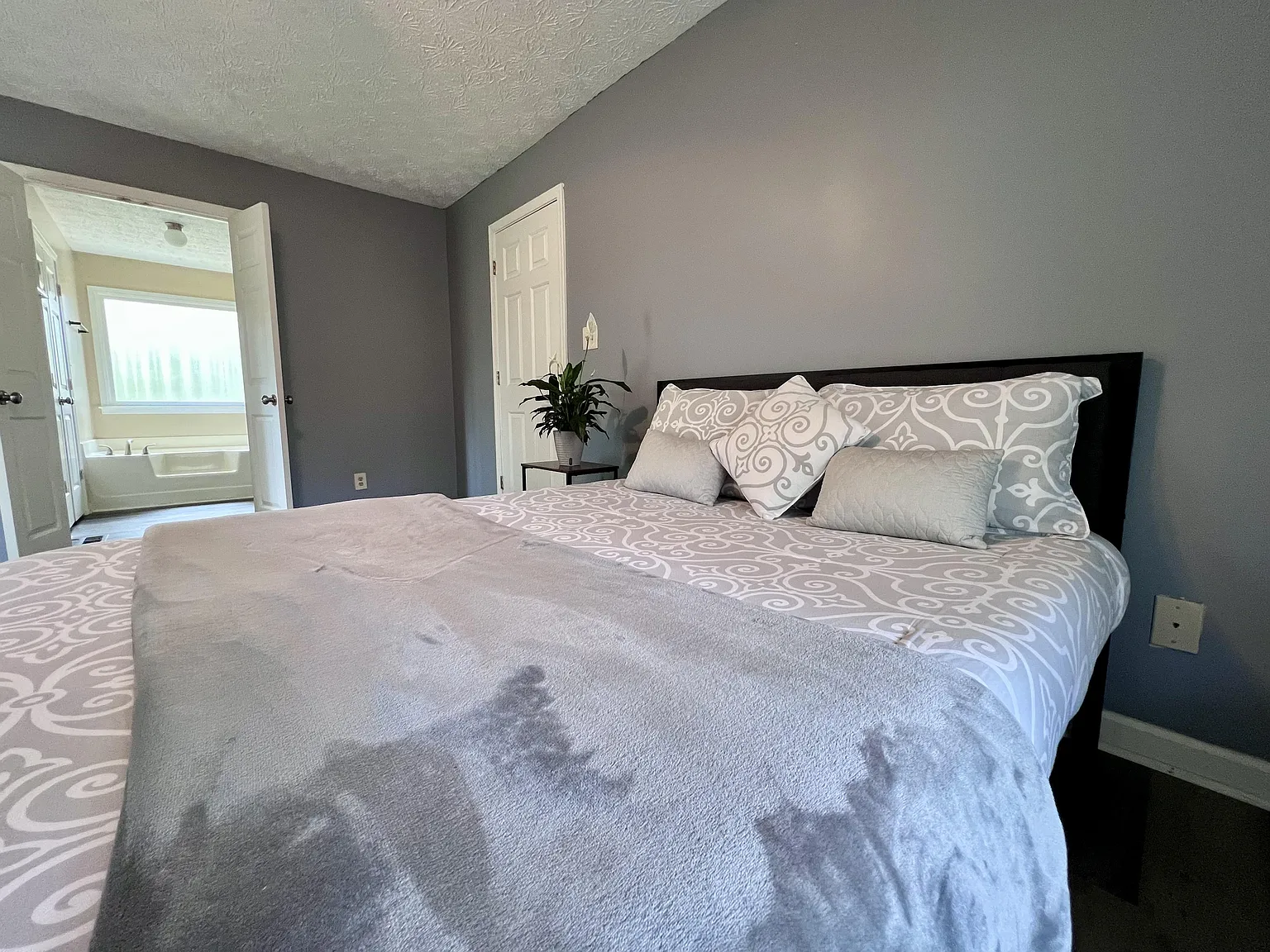 4 bed, 3.0 bath, 2255 sqft, $1,226 — Photo 3