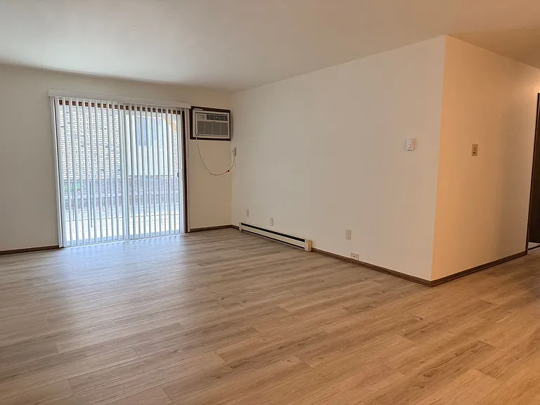 716-730 Mansfield Court — Photo 3