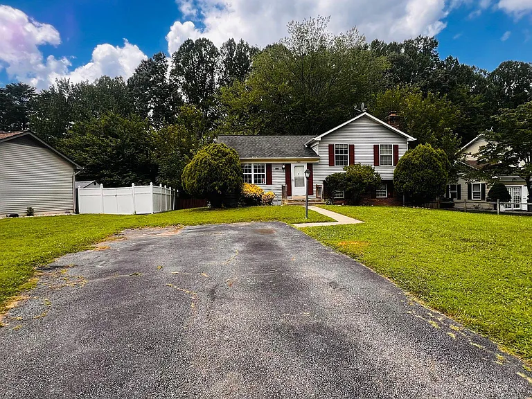 5001 Tarpon Ln — Photo 1