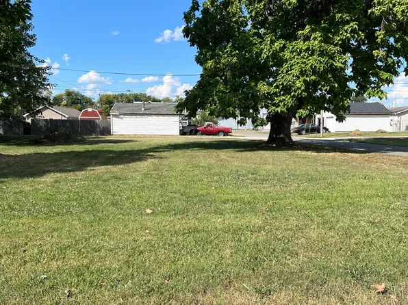 900 W Laurel St, Seymour, IN 47274