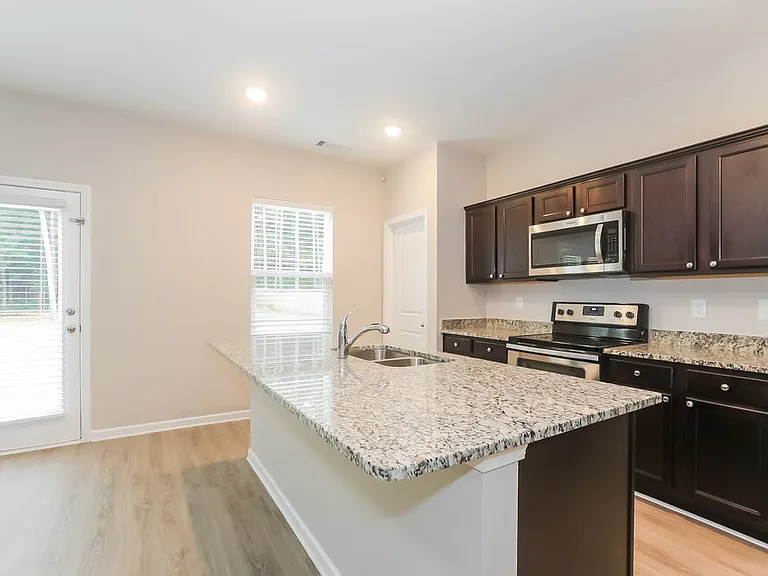 1091 Coldwater Dr — Photo 7