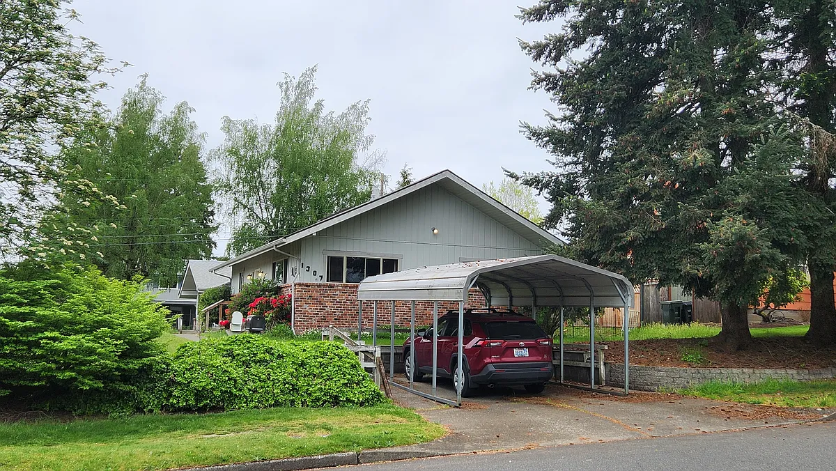 Building Photo - 1307 5th Ave SE