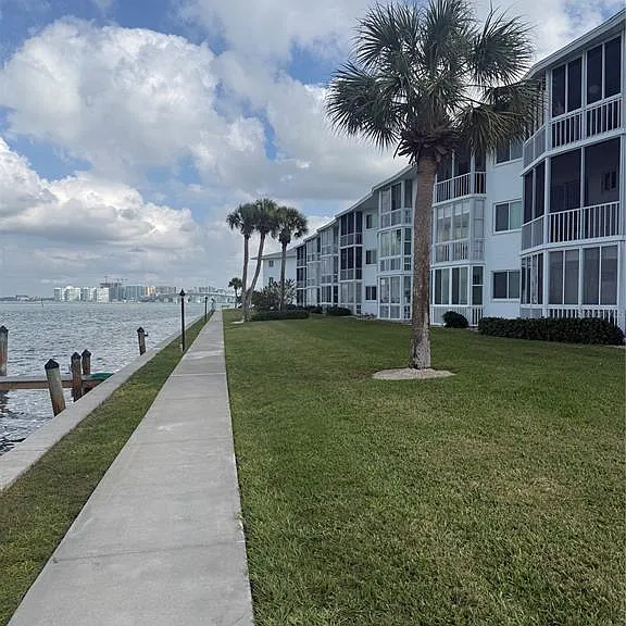 775 John Ringling Blvd #33 — Photo 39