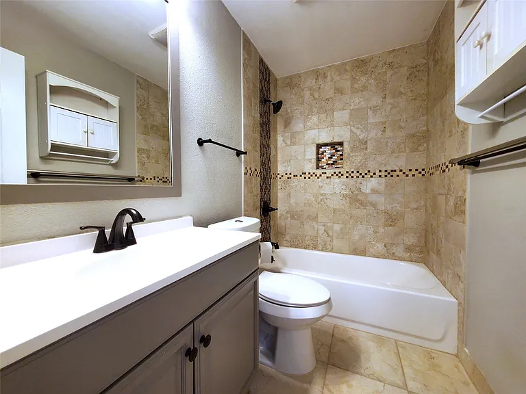 806 Greenhaven Dr — Photo 13