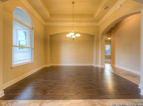 5th image of 918 E WOODLAND OAKS