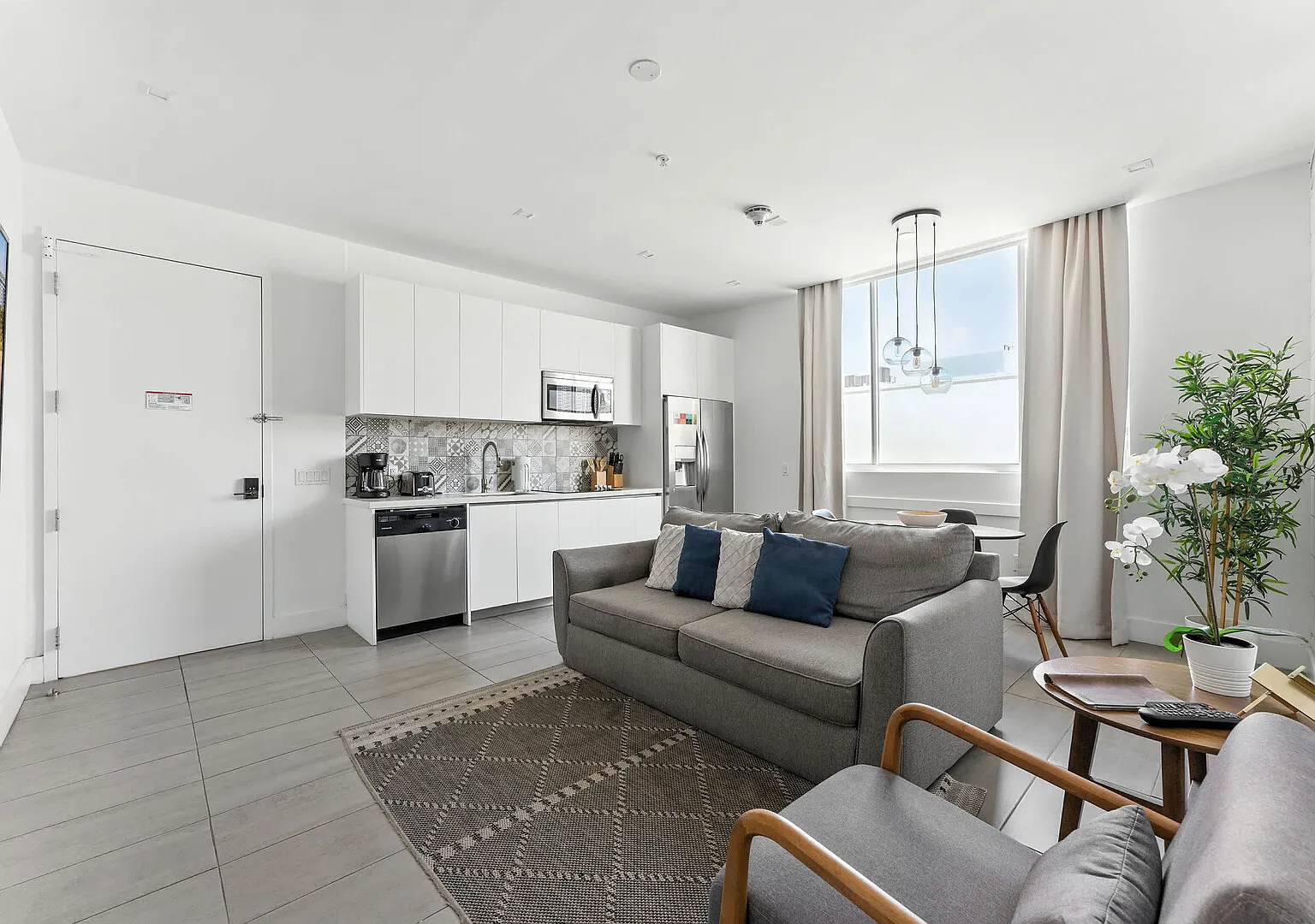 Modern South Beach 2 Bedroom Gem — Photo 4