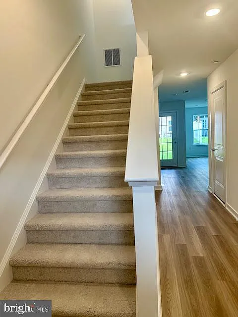 3 bed, 4.0 bath, 2047 sqft, $3,100 — Photo 4
