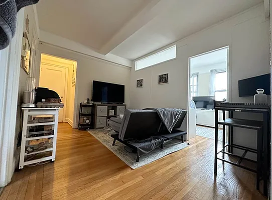 Rented by Green Home NY Realty LLC | media 8