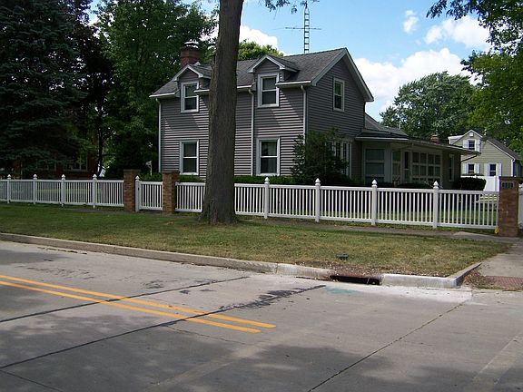2nd image of 200 W Waupansie St