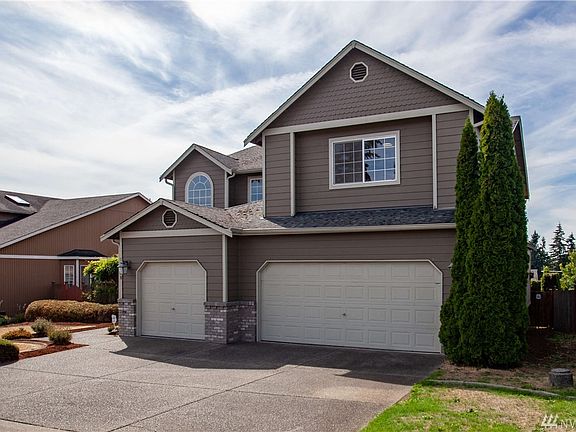 Another view of the driveway and front of the home.  The roofing is 30-Year architectural composition, and the siding shown is Hardyplank cement siding.