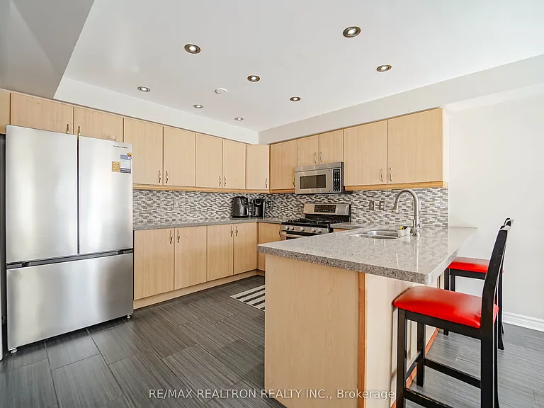 59 Scottsdale Dr — Photo 8