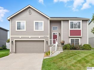 16526 Fowler Ave, Omaha, NE 68116