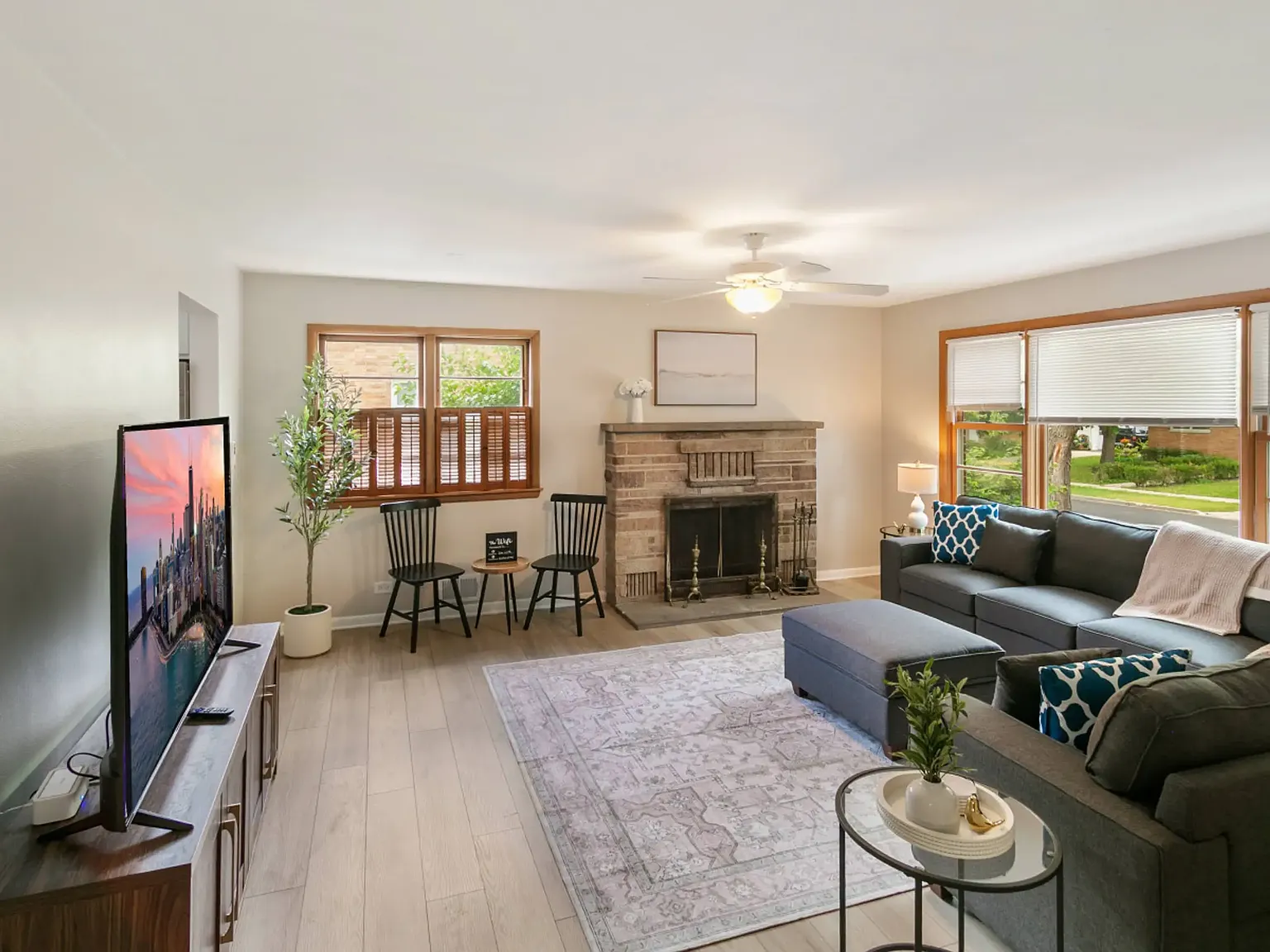 5 bed, 3.5 bath, 2300 sqft, $4,500 — Photo 1