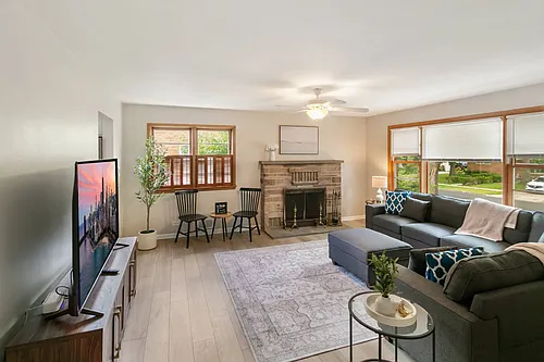 336 Leith Ave Photo 1