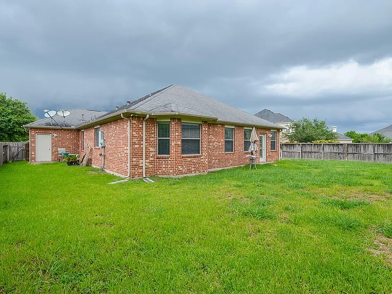 4019 Jade Cove Ln — Photo 18