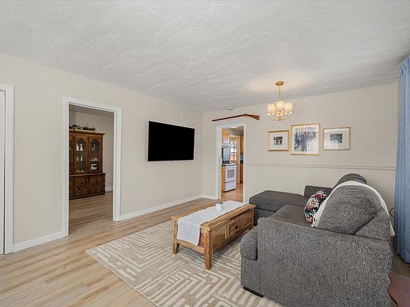 5th image of 3407 E 35th Ave