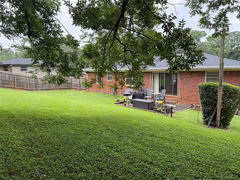 2465 Miriam Ln — Photo 22