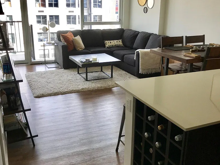 905 N Orleans St — Photo 3