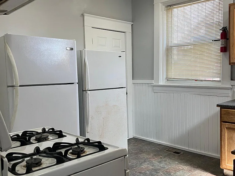 1043 S Jackson St — Photo 11
