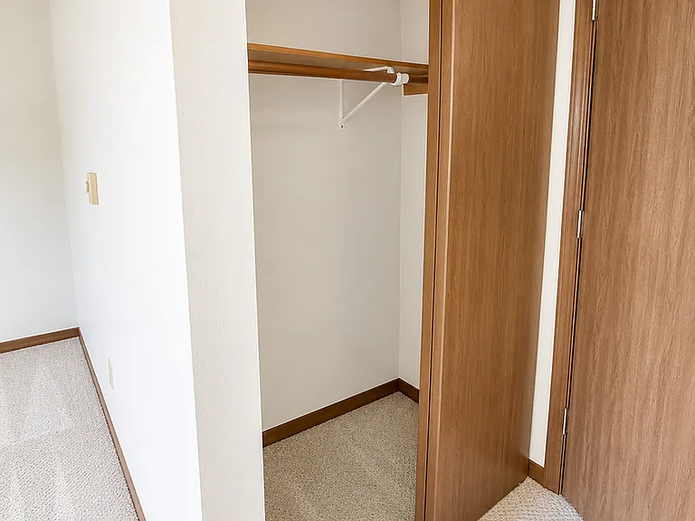 201 - 207 West Win Heights — Photo 10