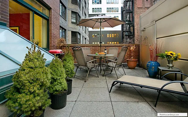 Sold by The In House Group | media 3