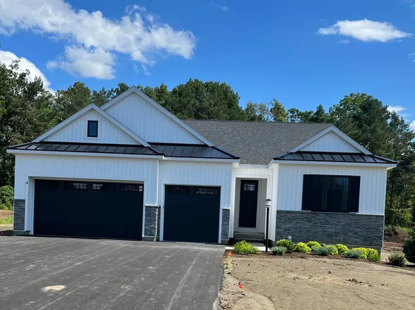 4 Ridgeview Ct Court, Cohoes, NY 12047