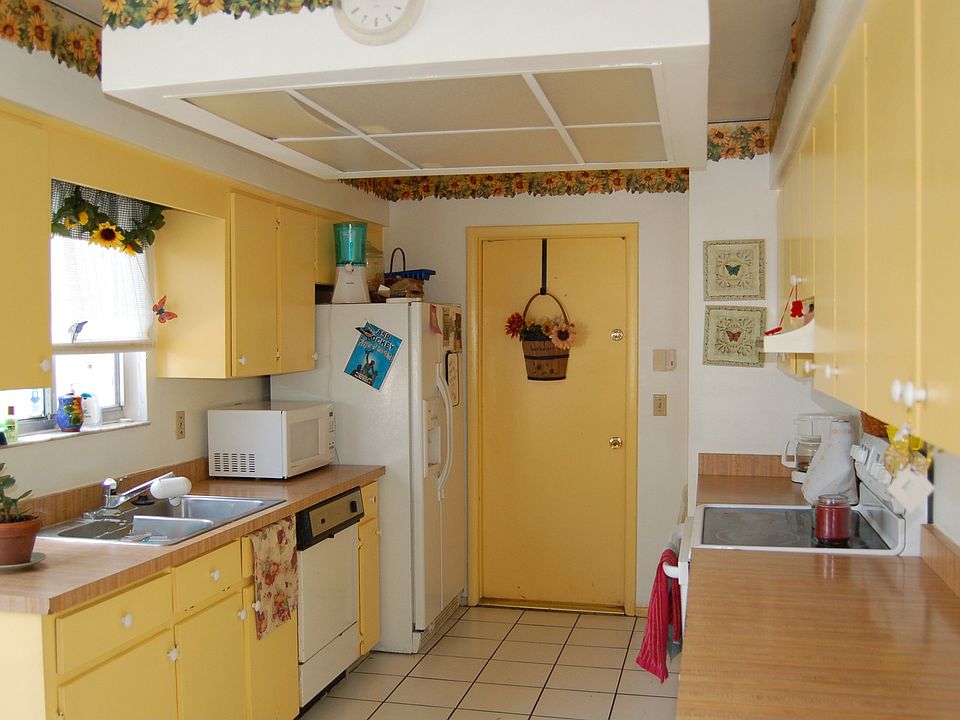 2nd image of 204 N Shadow Bay Dr