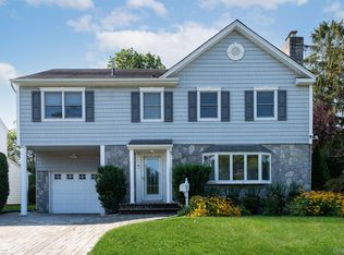 74 Mulberry Ave, Garden City, NY 11530