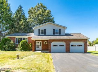 4 Ives Ct, Schenectady, NY 12309