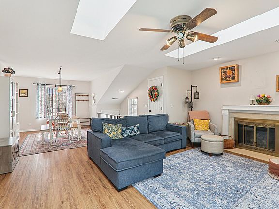 3rd image of 974 Westchester Cir