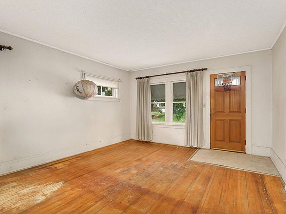 2nd image of 1999 Bush Ave E