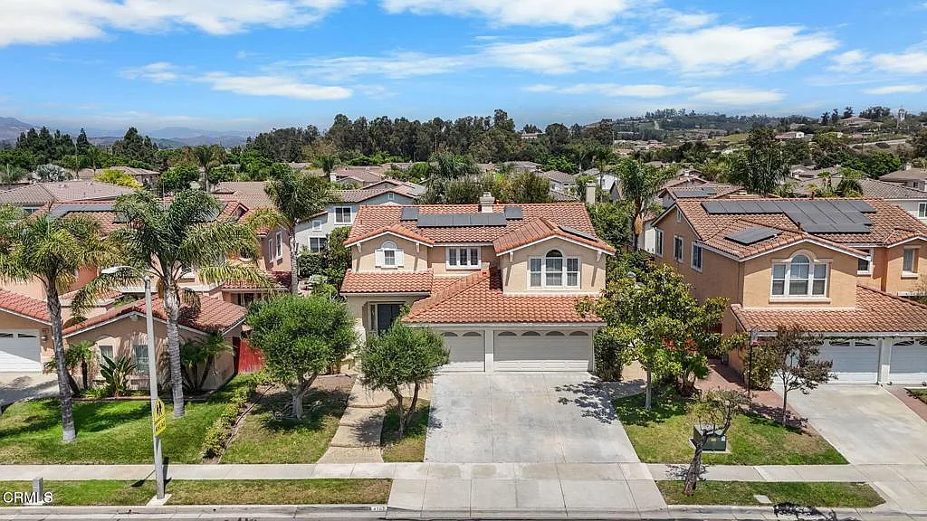 5 bed, 3.0 bath, 2752 sqft, $5,490 — Photo 3