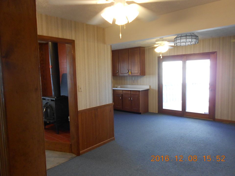 LARGE KITCHEN 
