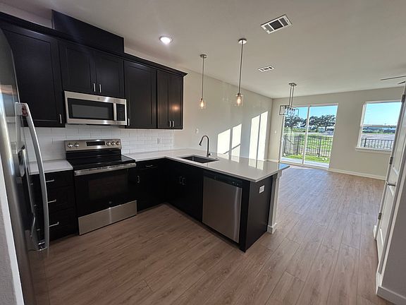 3rd image of 516 Galt Dr #516