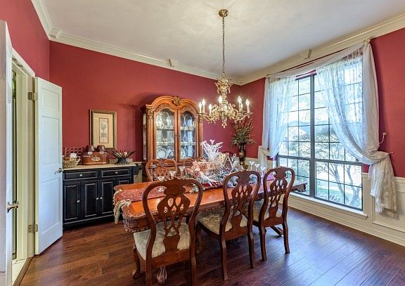 3rd image of 572 Northpark Ct