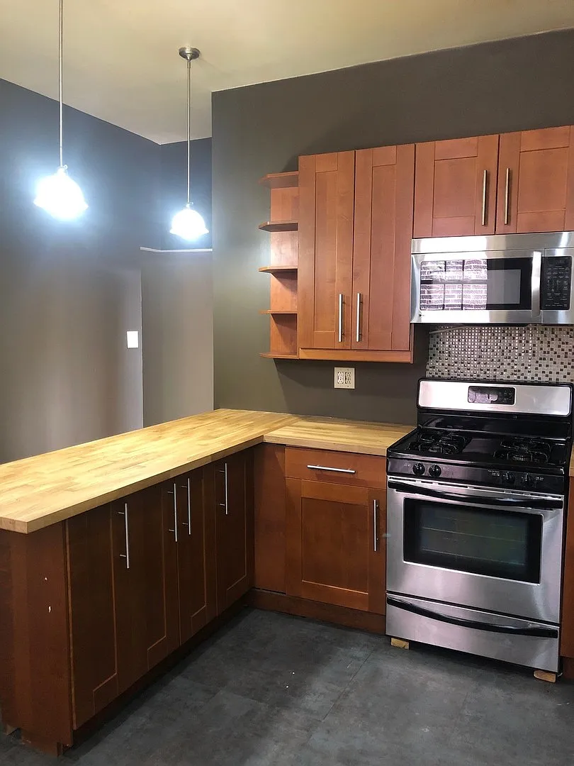 3 Bedroom Southside Slopes Townhome for Rent — Photo 3