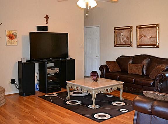 4th image of 5402 Wagon Wheel Ave