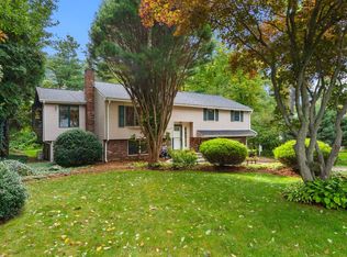42 Freeport Dr, Burlington, MA 01803