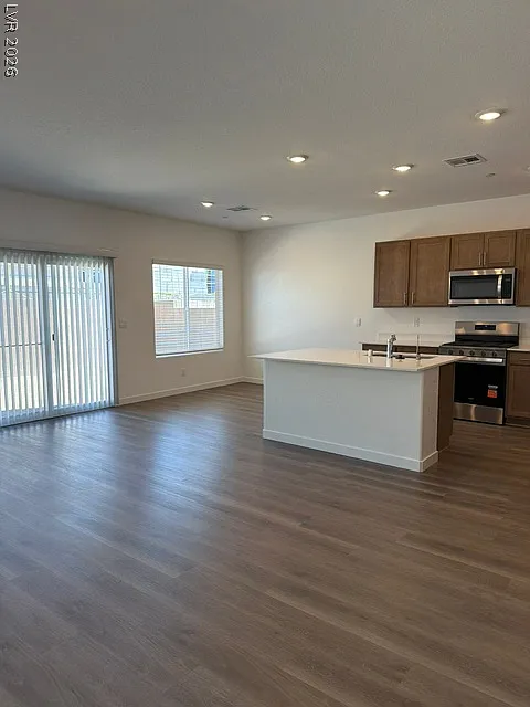 4 bed, 2.5 bath, 1872 sqft, $2,450 — Photo 2