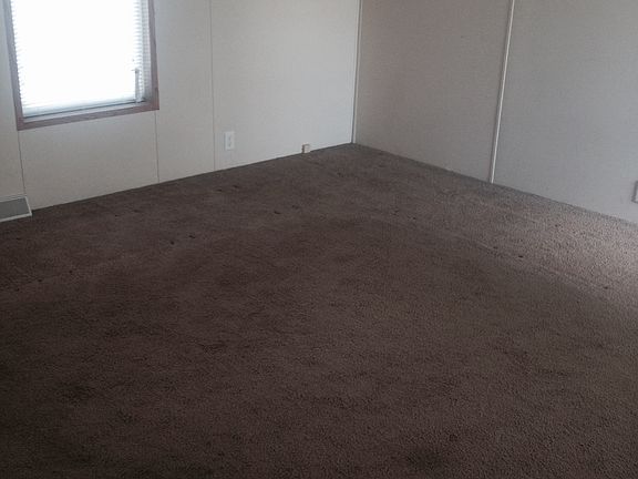 3rd image of 17143 Detroiter Ave