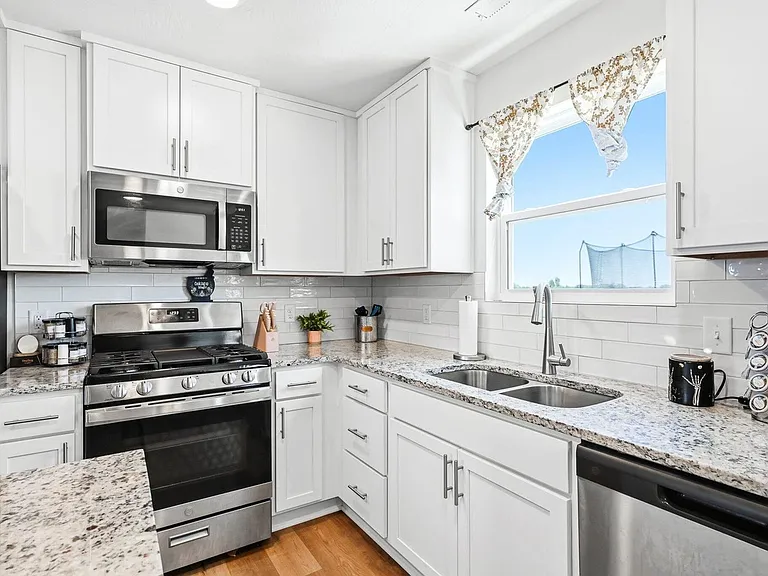 1753 E Macon St — Photo 9