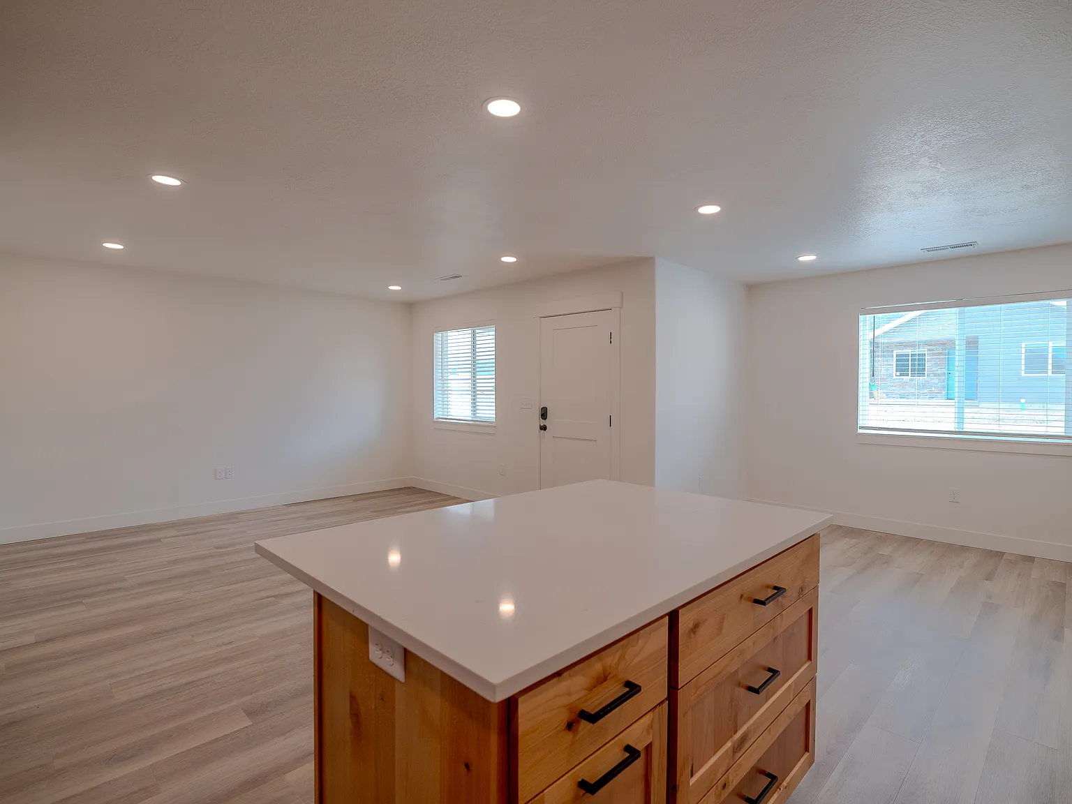 3 bed, 1400 sqft, $1,800 — Photo 2