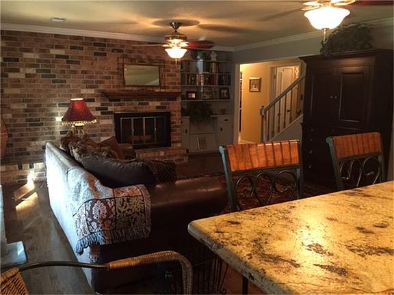 3rd image of 410 S Shadowbend Ave